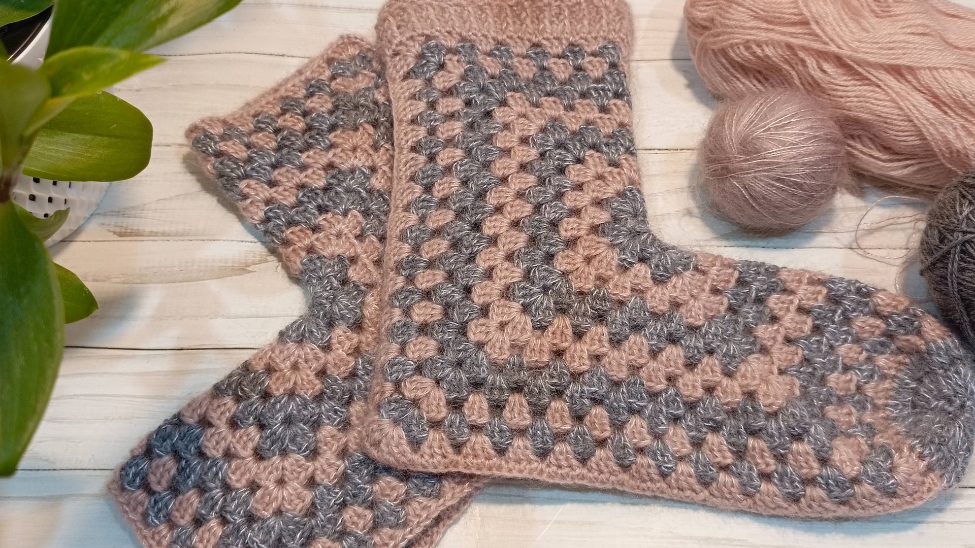 Носки из 6 угольного мотива крючком . Полный МК . смотреть онлайн