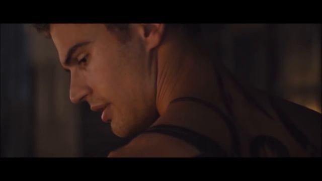 Divergent - Four and Tris Full Kissing Scene смотреть онлайн