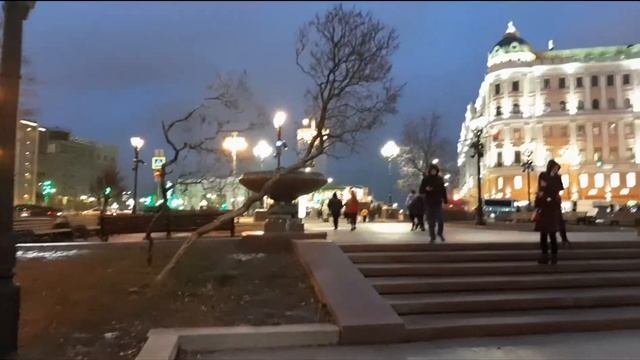 Москва. Прогулка по предпраздничной Пушкинской площади и Тверскому бульвару 08.12.2019 г. смотреть онлайн