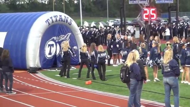 Titan Cheerleaders - featuring Ciara and Madison Turner смотреть онлайн