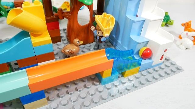 Строительные блоки ЛЕГО ☆ Конструктор Marble Run - ASMR - Электрические лестницы, качели-чашки и пи смотреть онлайн