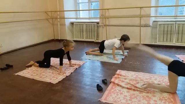 Открытый урок_Партер: махи назад-2 смотреть онлайн