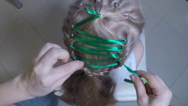 Прически на Новый год | 5 идей Новогодних причесок для девочек смотреть онлайн