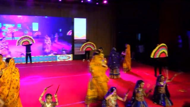ROYAL PUBLIC SCHOOL HBR BANGALORE HIGH SCHOOL GIRLS GUJRATI DANDIYA DANCE SONG ANNUAL DAY 202 смотреть онлайн