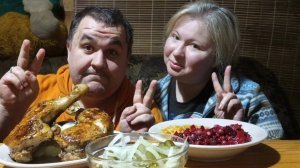 Обжор - жареные окорочка с пюрешкой, рис с курицей, винегрет, соленые огурцы