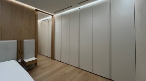 Гардеробная и спальня.