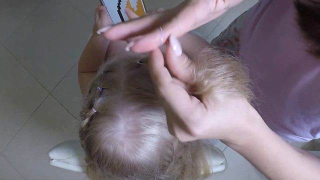 Прически для девочек / Переплёт хвостиков / Прически на средние волосы в школу