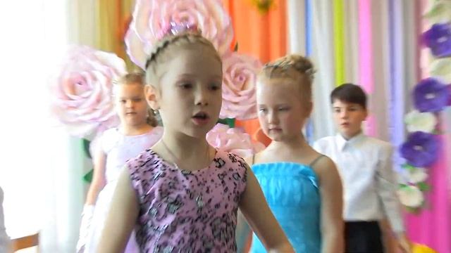 Упражнение с салютами и флажками | Золото света смотреть онлайн