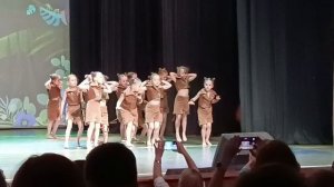 Класный танец" Обезьянки" от малышей