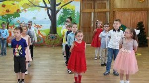 Ласковая осень - песня на осеннем утреннике | Зазвучал осенним вальсом золотистый листопад