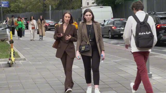 4K. A New Walking Tour Of Famous Places In Moscow With Beautiful Young People.