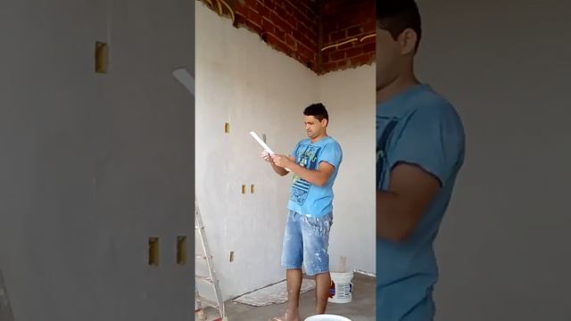 Passando massa corrida usando forro de PVC no lugar da desempena de aço... смотреть онлайн