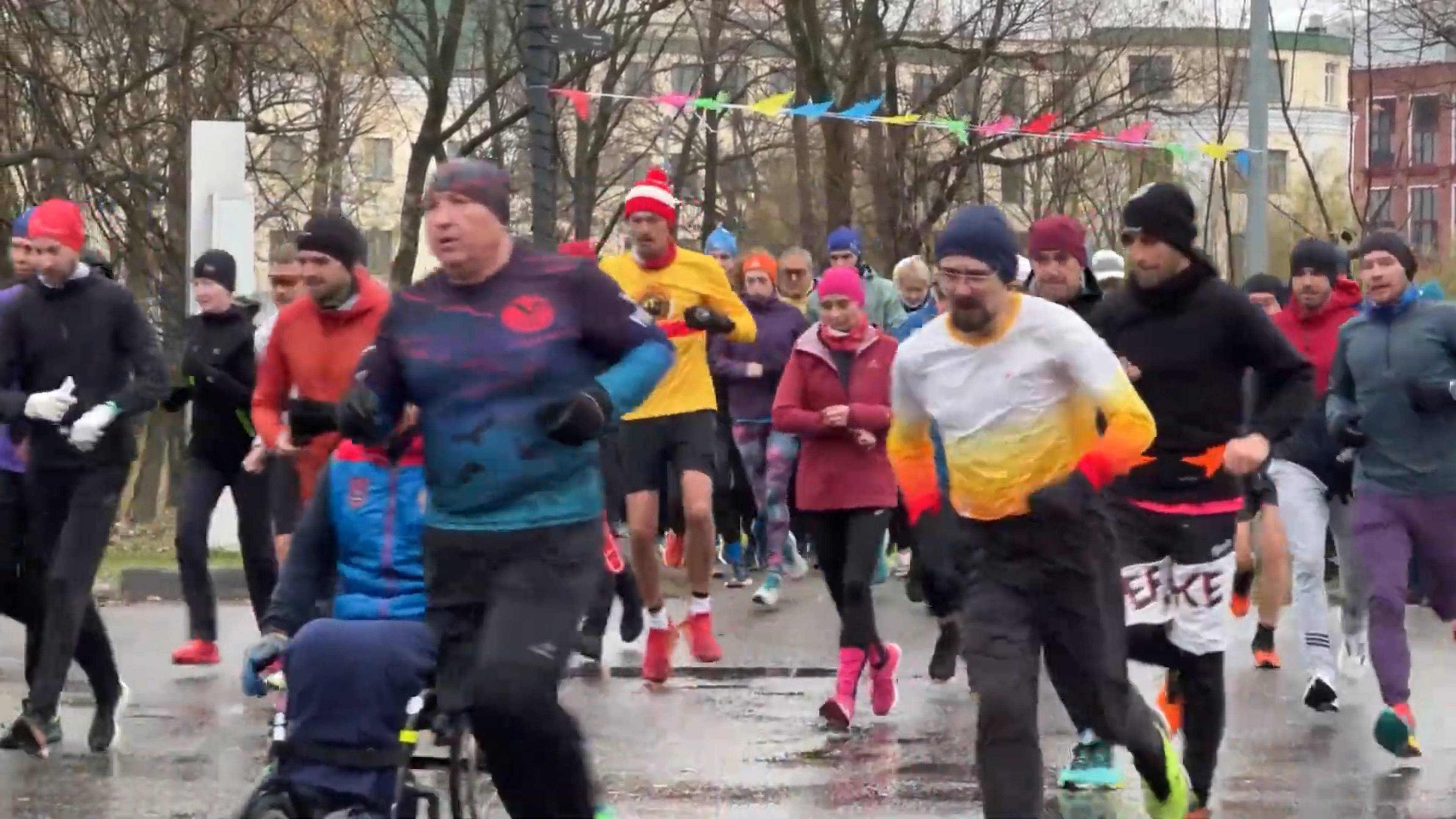 195 спортсменов приняли участие в открытии стартов проекта «5 вёрст» в Реутове 19.11.2024 смотреть онлайн