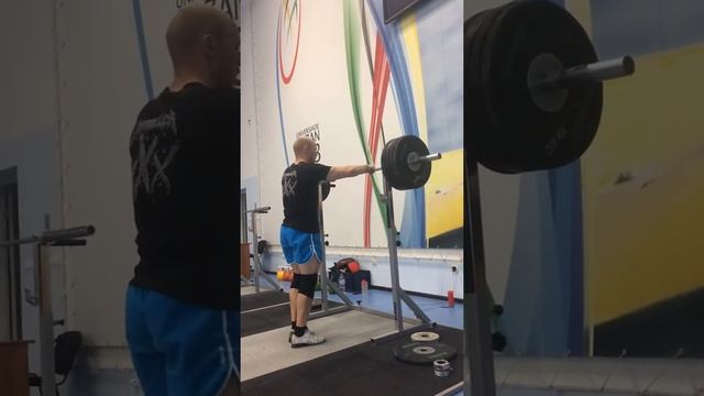 Присед на плечах с остановкой в седе 3-5 сек + присед на груди 1+1 - 140 кг смотреть онлайн