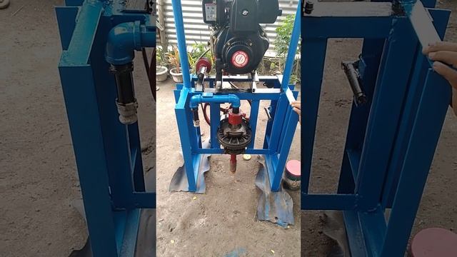 Simple Homemade water well borewell borehole rotary drilling machine mesin bor built Clutch testing смотреть онлайн