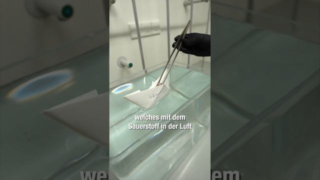 Was passiert, wenn man Natrium in Wasser gibt? 🤯💥 #chemie смотреть онлайн