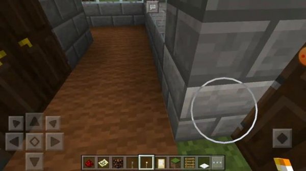 Большой титан постройка в городе