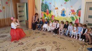 Тихо тихо мы сидим! Упражнение на стульчиках для младшей группы