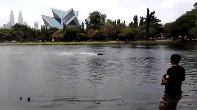 Rc boats EP ARIANE Kevlar test run!! смотреть онлайн