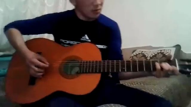 Гитара менен сонун ырдап койуптуп. смотреть онлайн