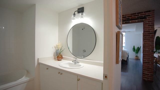 413-816 Lansdowne Avenue, Toronto, ON смотреть онлайн