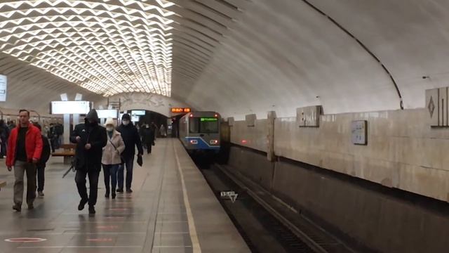 81-760/761 Ока На станции Перово смотреть онлайн