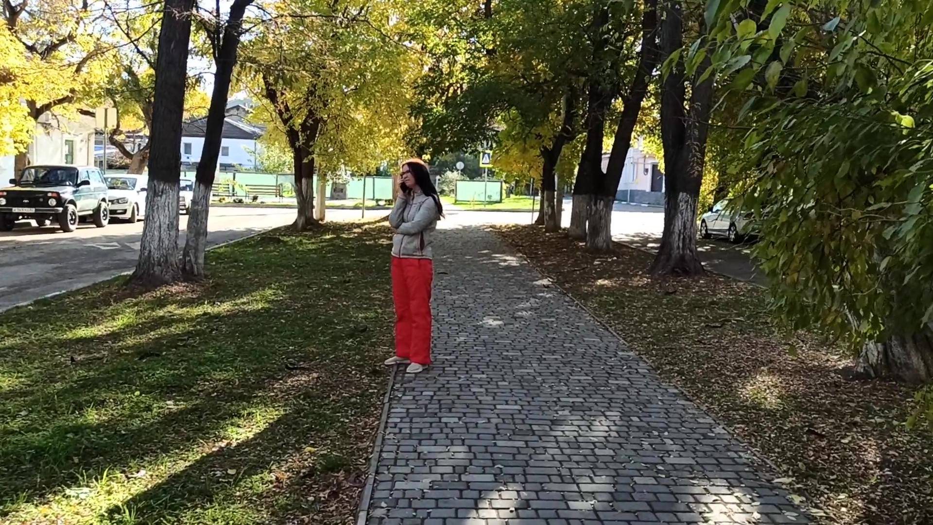 КРЫМ, ФЕОДОСИЯ. Теплая осенняя прогулка по старым улочкам Феодосии смотреть онлайн