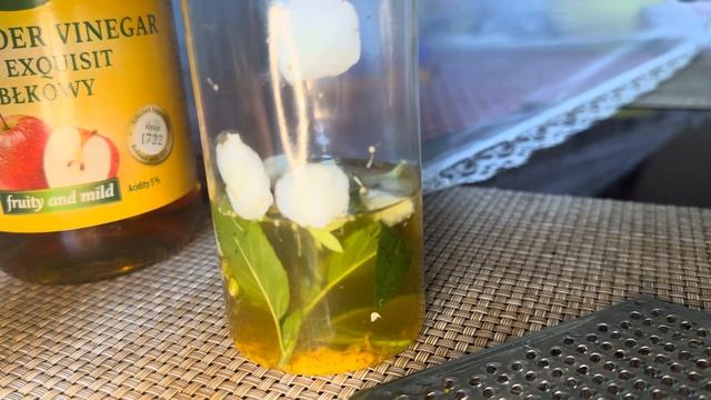 Природный кондиционер для волос из яблочного уксуса. Ополаскиватель для волос смотреть онлайн