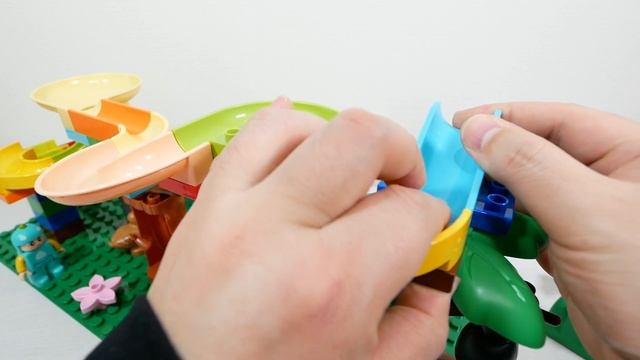 Лего блоки ☆ Конструктор Marble Run ASMR Качели, горки, носороги и слоны смотреть онлайн