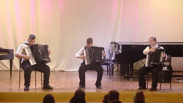 04 Гордичев, Вечерний хоровод, исп. Трио аккордеонистов смотреть онлайн