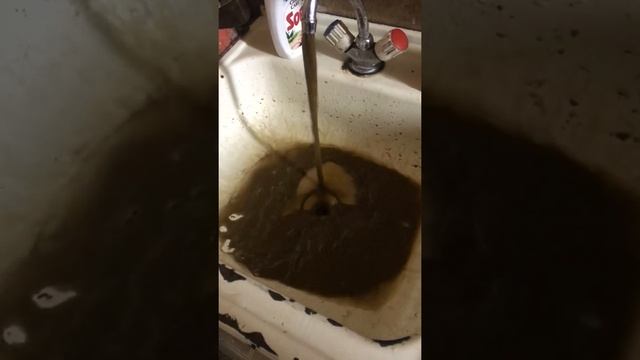 Черная Питьевая Вода из крана!!! смотреть онлайн