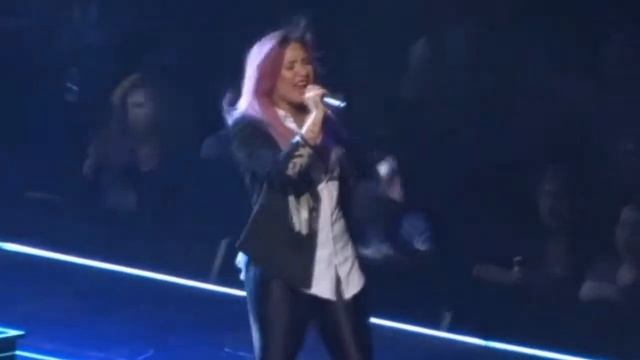 [FAN PLACE DVDS] Demi Lovato: The Neon Lights Tour смотреть онлайн