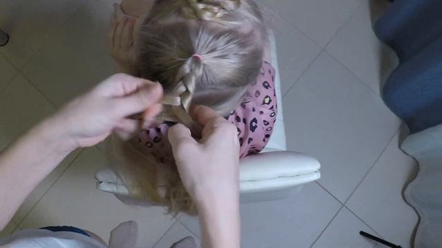 Прическа с шишечками из французской косы | Прически для девочек смотреть онлайн
