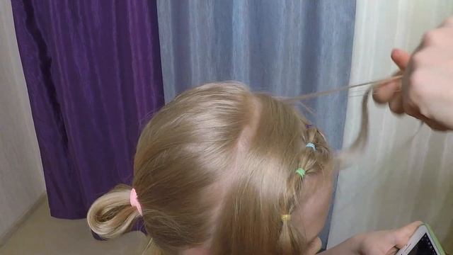 Прическа с цветными резинками на распущенных волосах смотреть онлайн