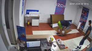 Первый раз заказали телевизор с озон. Распаковка телевизора в пвз . Довольные покупатели.