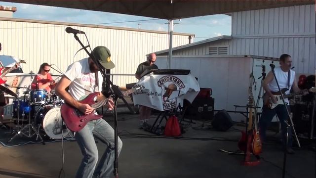 Comfortably Nuts Cover of Trampled Under Foot смотреть онлайн