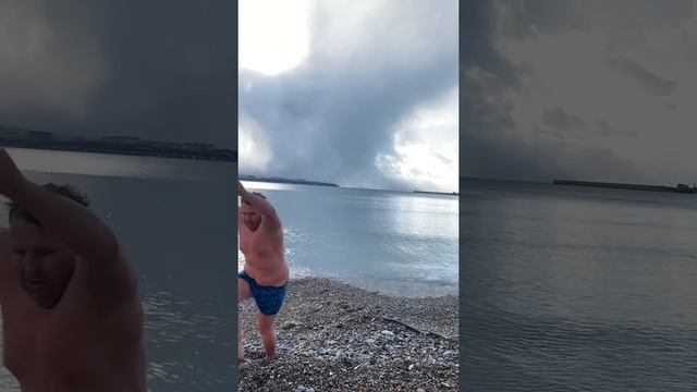 Руки ноги немеют вода 7 градусов .Главное настроить голову !и можно и в нуле купаться !)💪🏼💪🏼🙏 смотреть онлайн