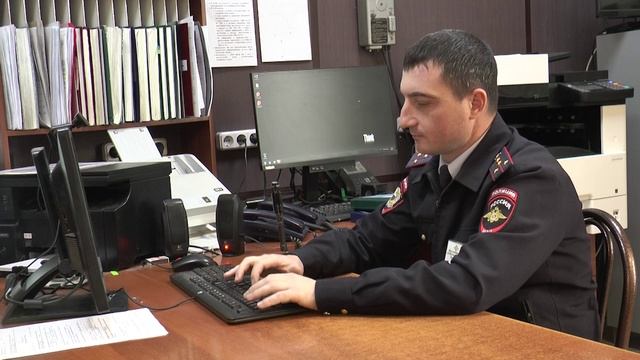 ТВ МВД. Сотрудники Госавтоинспекции Адыгеи оказали помощь водителю с Кубани. смотреть онлайн