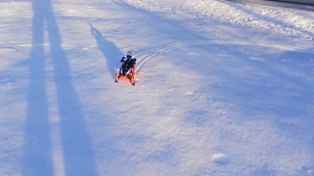 Radiostyrd Snöskoter Yamaha Viper - Leksakscity.se смотреть онлайн