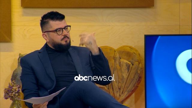 “10 miljon” nga mik, këngëtari i njohur flet për hitin e tij të ri | ABC News Albania смотреть онлайн