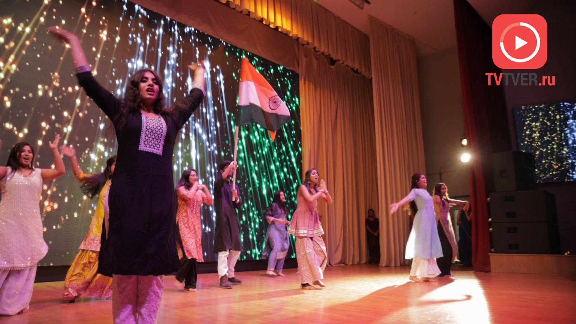 Индийские студенты-медики отметили праздник Дивали или «Фестиваль Огней»: видеорепортаж смотреть онлайн