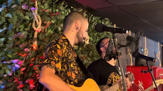 Temos todo tempo do mundo pra ouvirmos a Banda Praça 7 no Lounge Bar SCS o charmoso смотреть онлайн