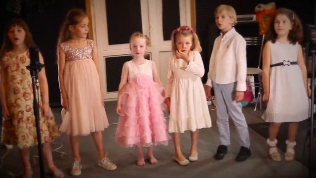 Музыкальный номер - Крылатые качели