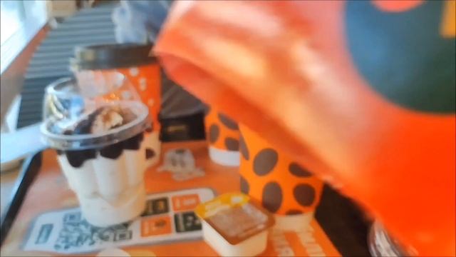 Обьедаемся картошкой фри в кафе вкусно и точка на Новом Арбате. смотреть онлайн