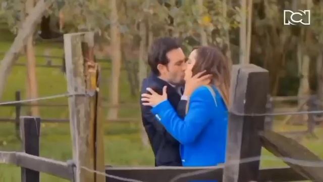 Méndez y Alejandra - BESO EN LA HACIENDA (HQLPNS 2022) смотреть онлайн