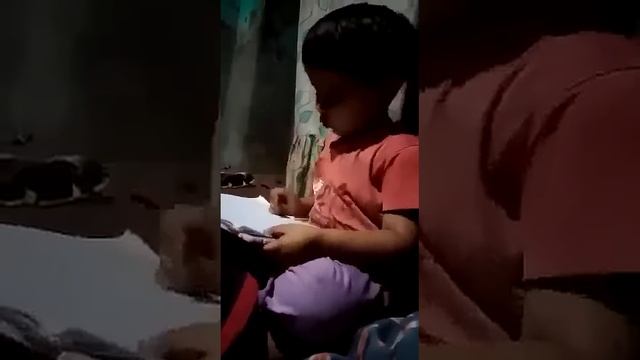 पहा इवलीशी चिमुरडी कशी बोलत आहे... डोक्याला ताप नको म्हणतेय टीचर ला 😂😂😂 смотреть онлайн