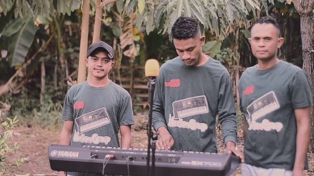 GADIS CANTIK || Lagu Dansa Timor 2022 Vikencio Jhony ft Alfian смотреть онлайн