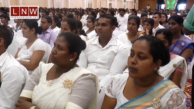 PM Addresses newly appointed "Grama niladari" смотреть онлайн