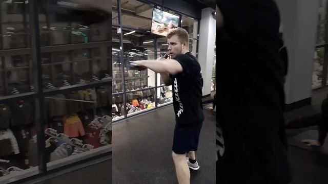 Упражнения для развития скорости удара. Бокс, бой с тенью #shorts #arena #fyp #hfcmma смотреть онлайн