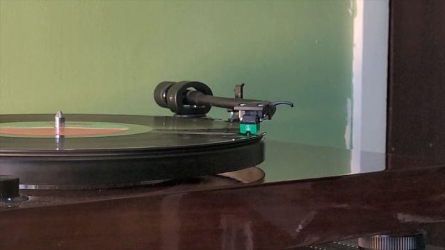 Led Zeppelin - Immigrant Song (Vinyl Record, Led Zeppelin III) смотреть онлайн